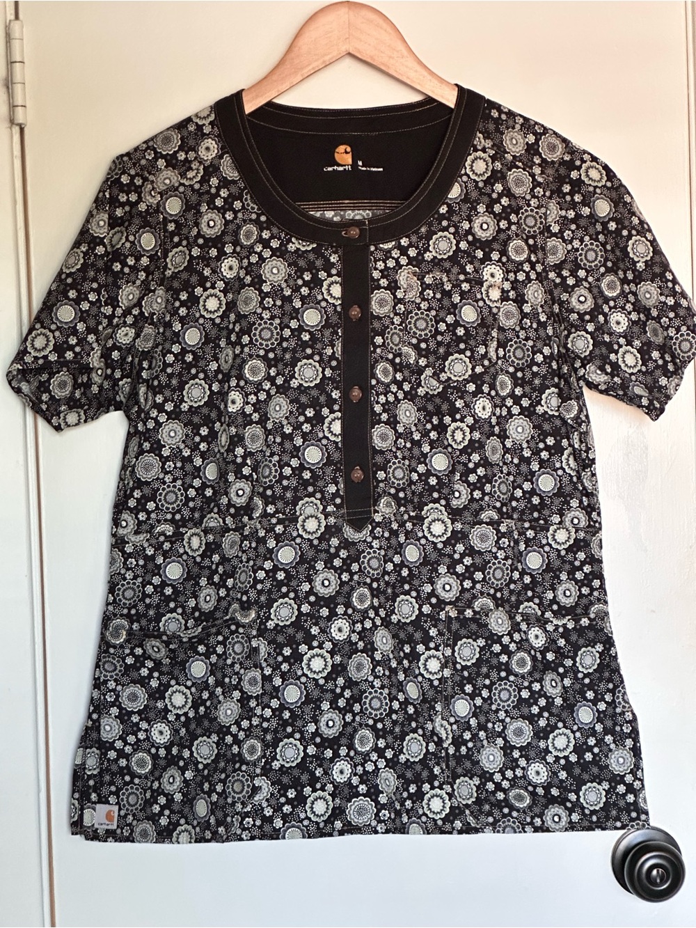 Carhartt Women’s Floral Mandala Henley Scrub Top Medium Black Grey Medical Shirt